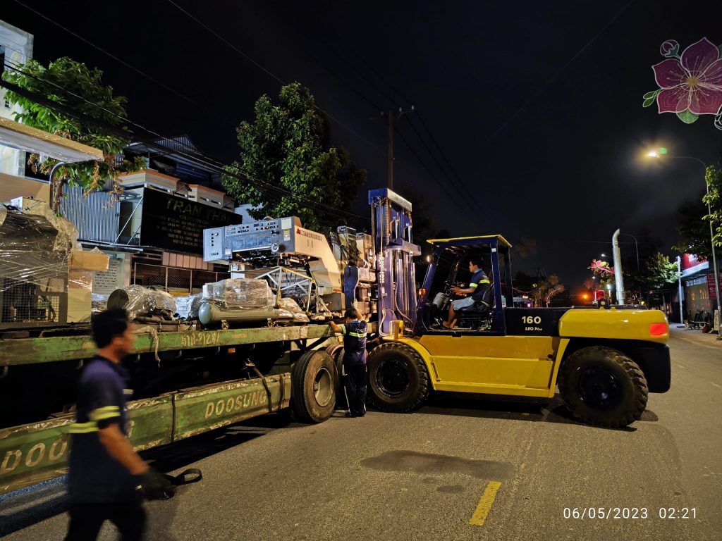 Xe nâng Lên máy in offset tại Phan Anh, Tân Phú