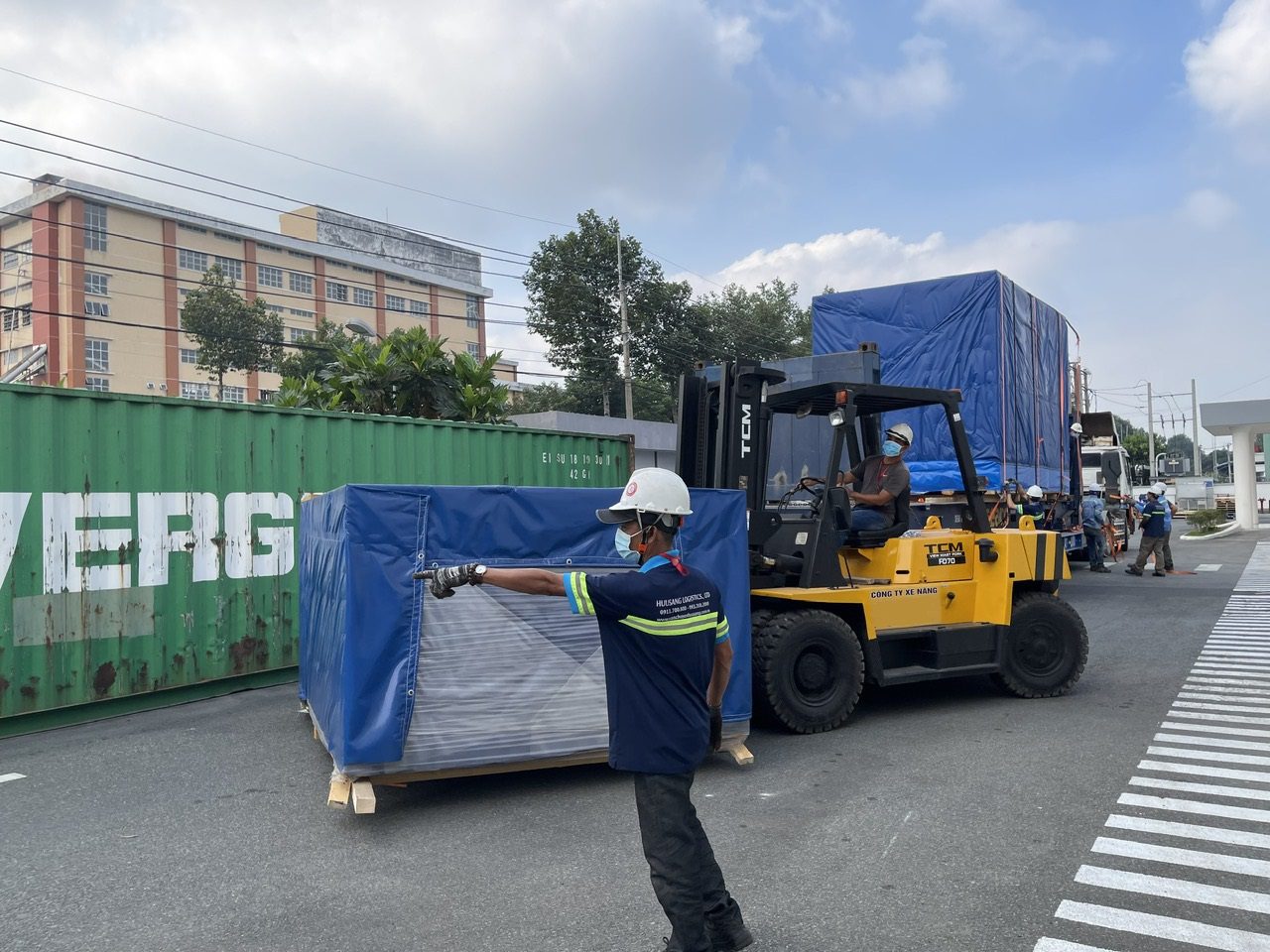 Di dời và vận chuyển máy CNC theo quy trình tháo lắp kỹ thuật - Hữu Sang Logistics