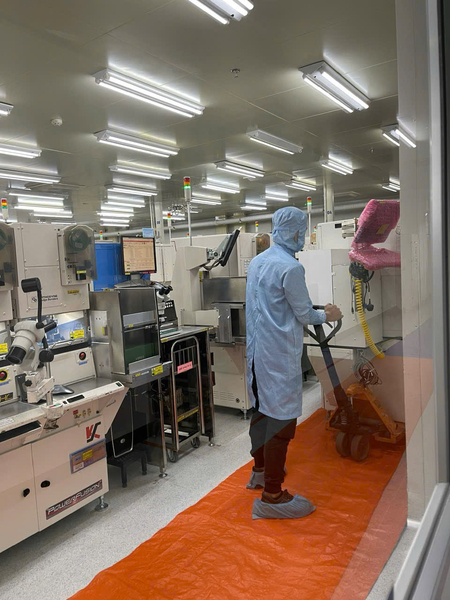 Di dời máy clean room — Hữu Sang Logistics