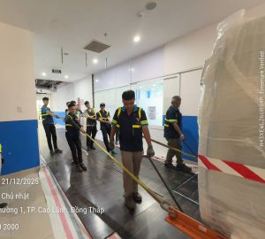 Vận chuyển máy MRI vào phòng chuyên dụng - Hữu Sang Logistics bảo hiểm trọn gói 5 tỷ